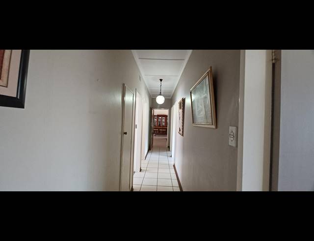 5 BEDROOM FREEHOLD FOR SALE IN DAL FOUCHE